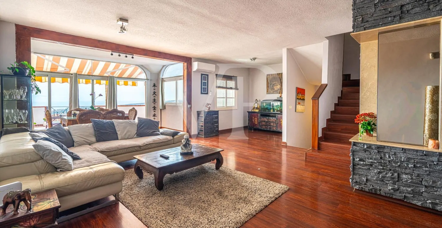 Encantador chalet pareado con vistas al mar en Torviscas