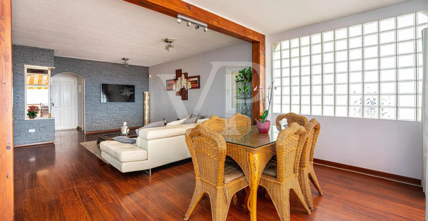 Encantador chalet pareado con vistas al mar en Torviscas