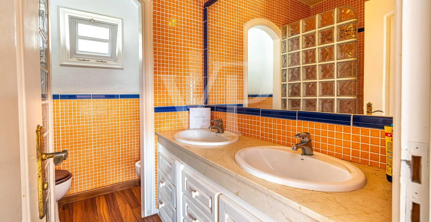 Encantador chalet pareado con vistas al mar en Torviscas