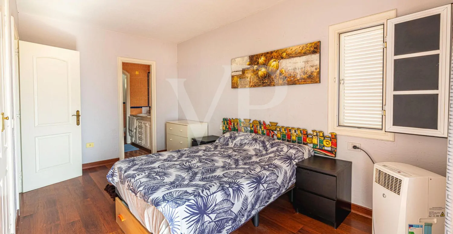 Encantador chalet pareado con vistas al mar en Torviscas