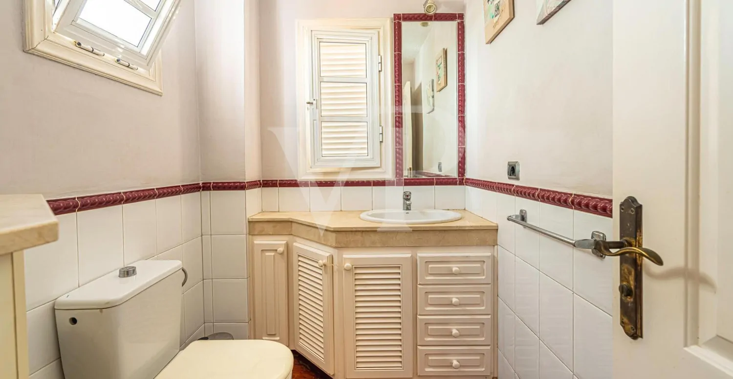 Encantador chalet pareado con vistas al mar en Torviscas