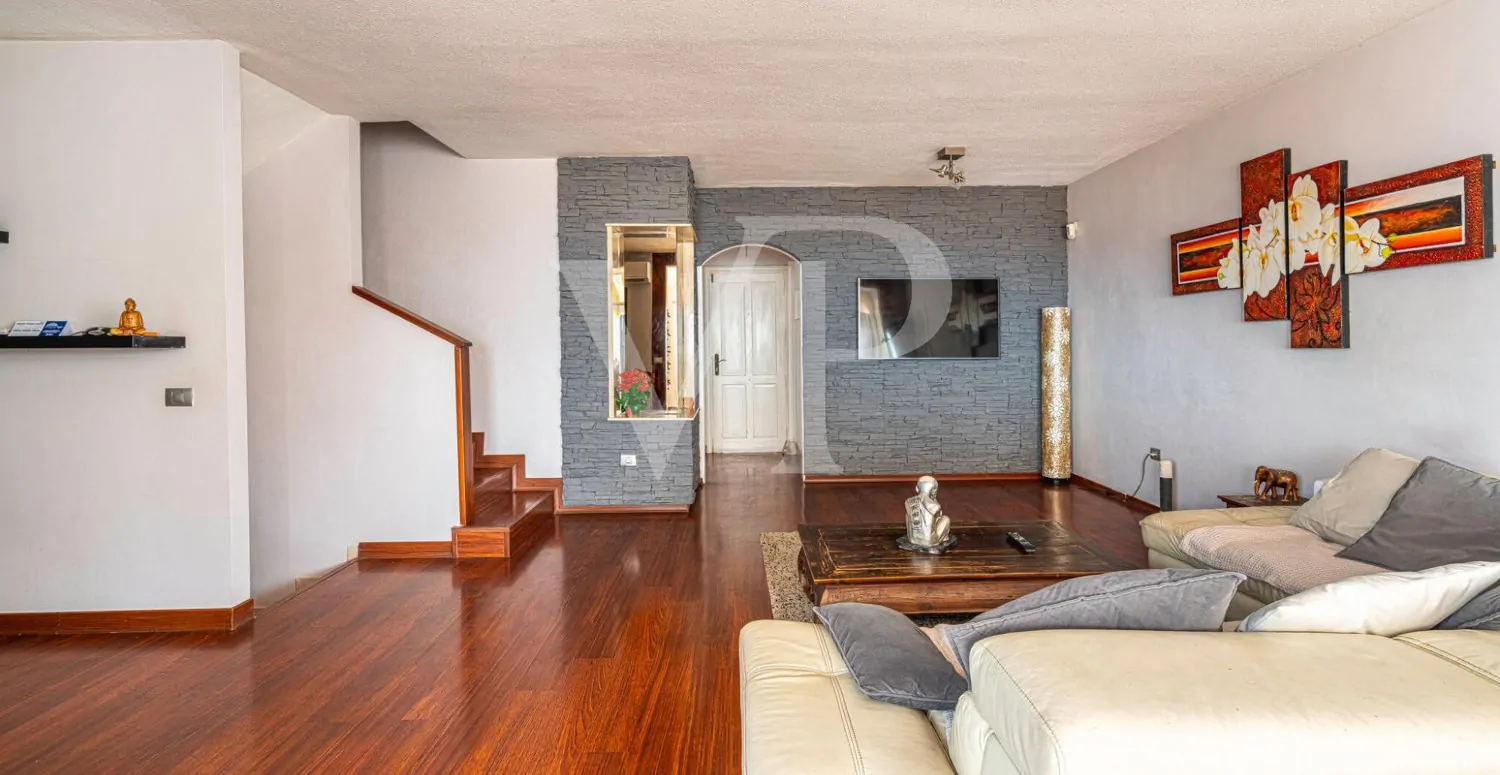 Encantador chalet pareado con vistas al mar en Torviscas