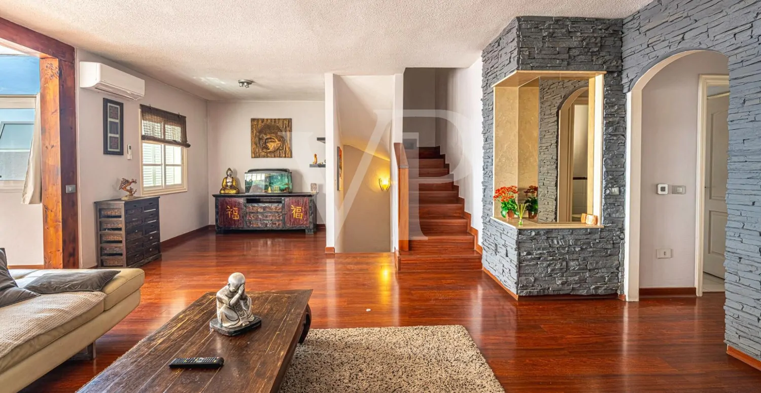 Encantador chalet pareado con vistas al mar en Torviscas