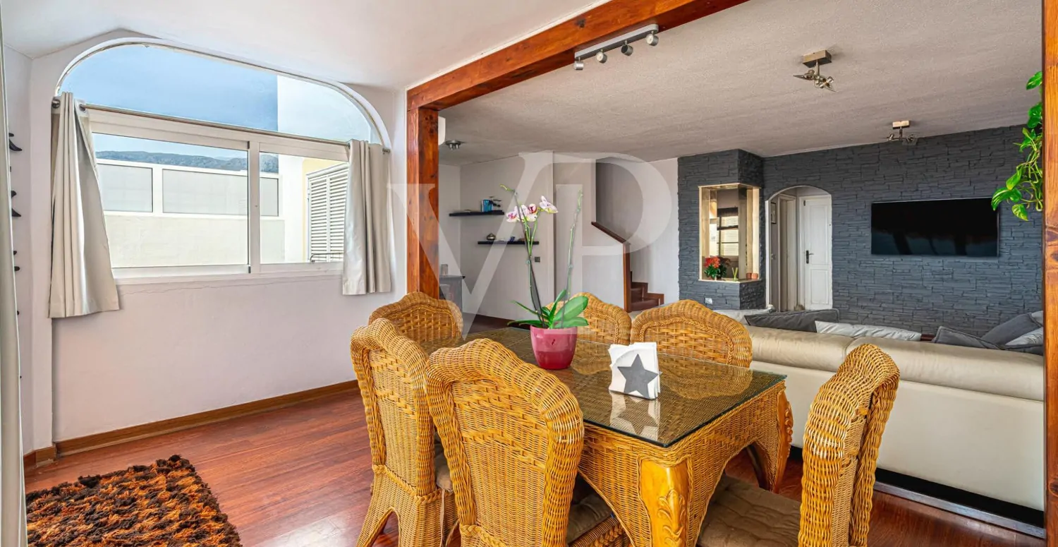 Encantador chalet pareado con vistas al mar en Torviscas