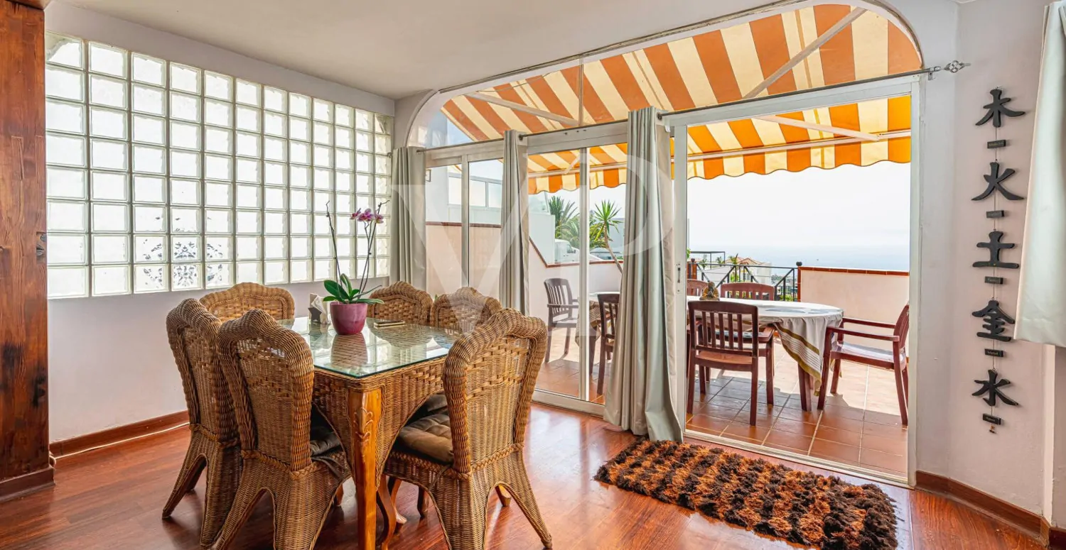 Encantador chalet pareado con vistas al mar en Torviscas