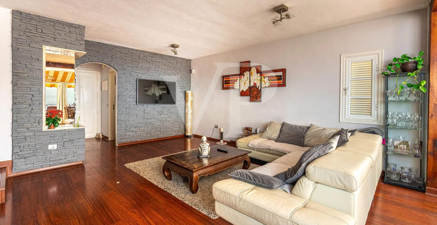 Encantador chalet pareado con vistas al mar en Torviscas