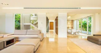 von_poll_real_estate_property_ES253185397_image_393