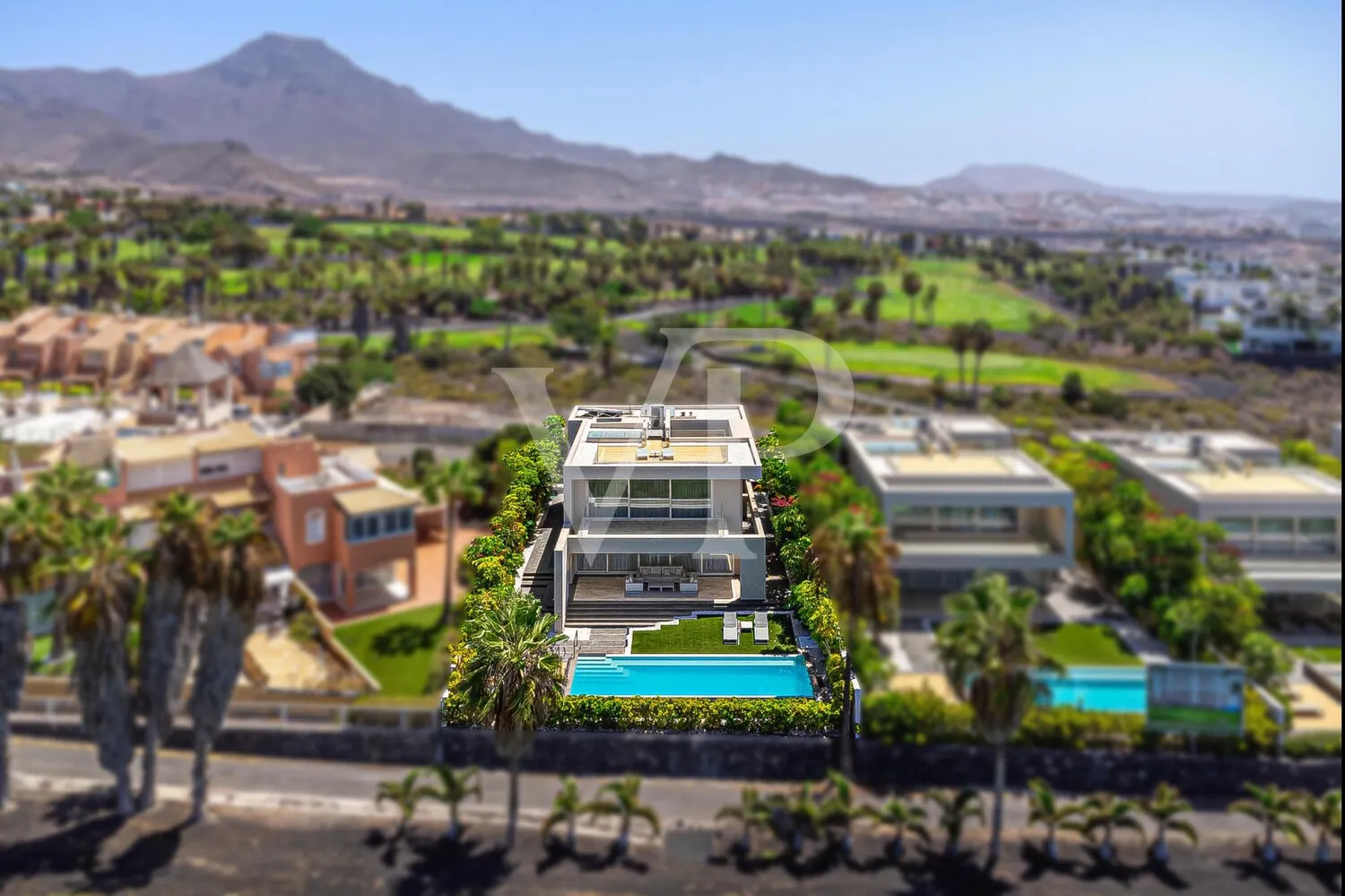 Exklusive Luxusvilla direkt am Golfplatz Costa Adeje – Eleganz trifft Panorama