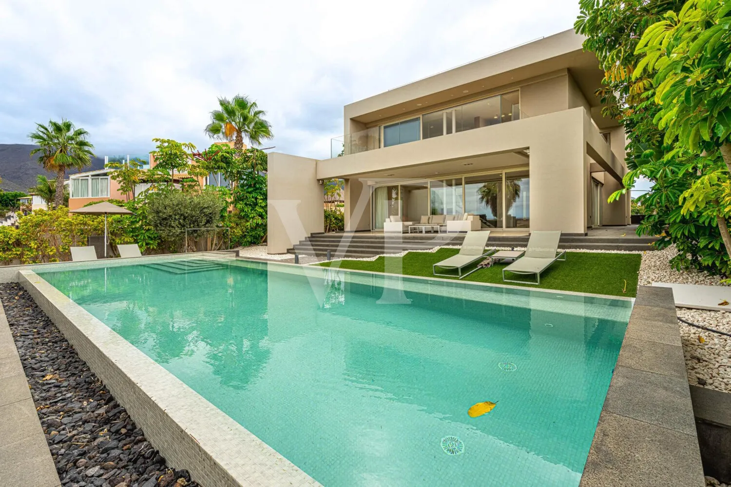 Exklusive Luxusvilla direkt am Golfplatz Costa Adeje – Eleganz trifft Panorama