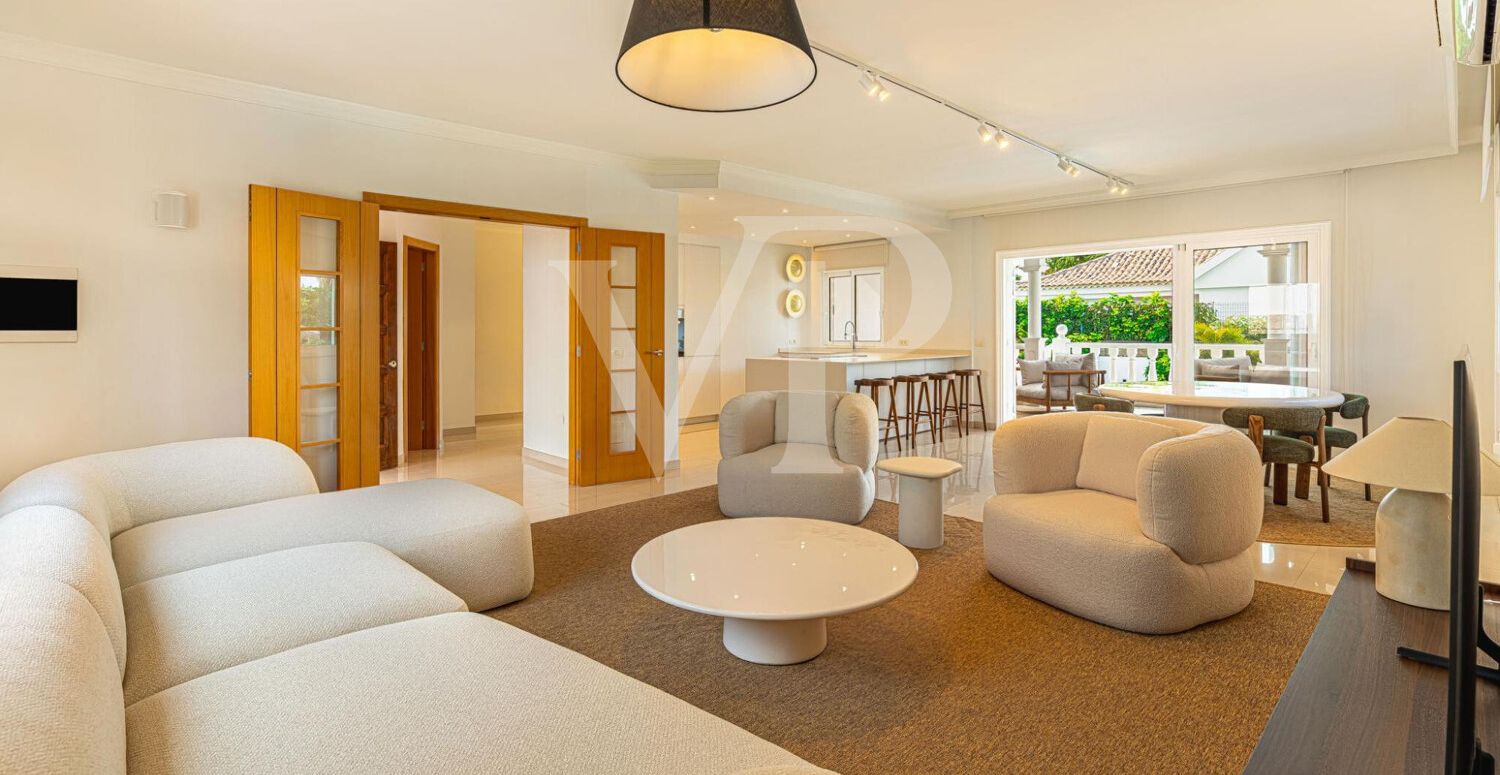 Elegante Villa en primera línea de Golf Costa Adeje con vistas al Mar y a la Montaña