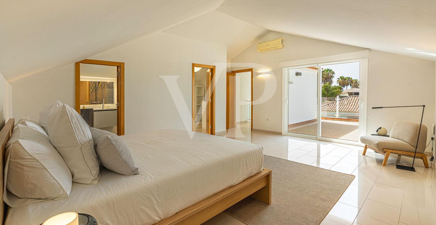 Elegante Villa en primera línea de Golf Costa Adeje con vistas al Mar y a la Montaña