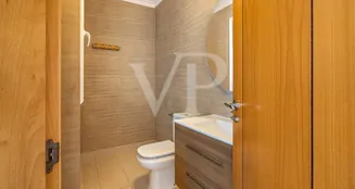 von_poll_real_estate_property_ES253185466_image_197