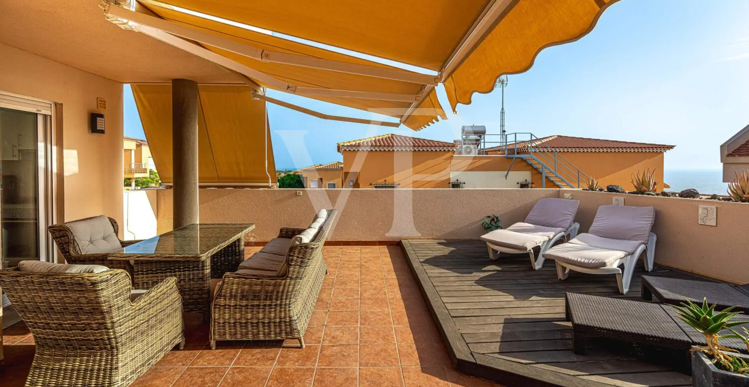 Charming end-terrace house with sea view in Puerto de Santiago