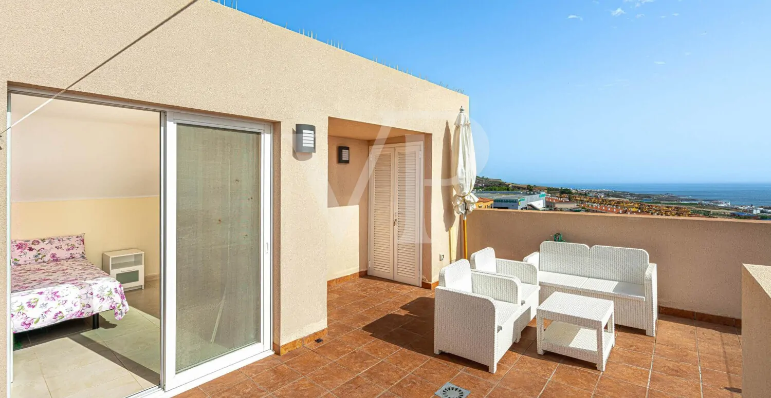 Charming end-terrace house with sea view in Puerto de Santiago