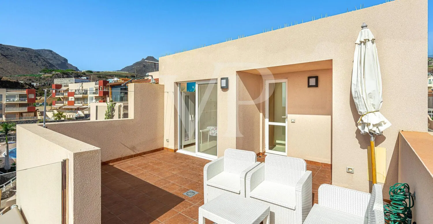 Charming end-terrace house with sea view in Puerto de Santiago