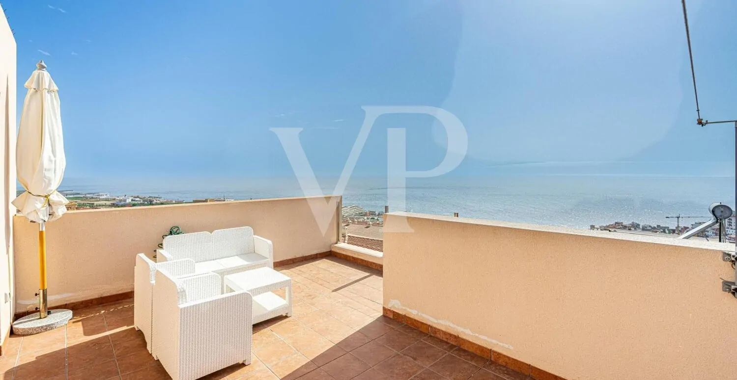 Charming end-terrace house with sea view in Puerto de Santiago