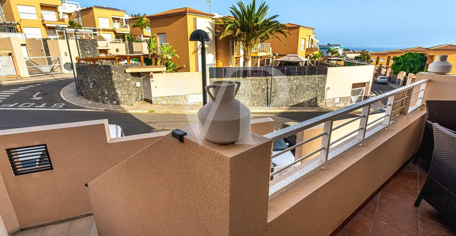 Charming end-terrace house with sea view in Puerto de Santiago