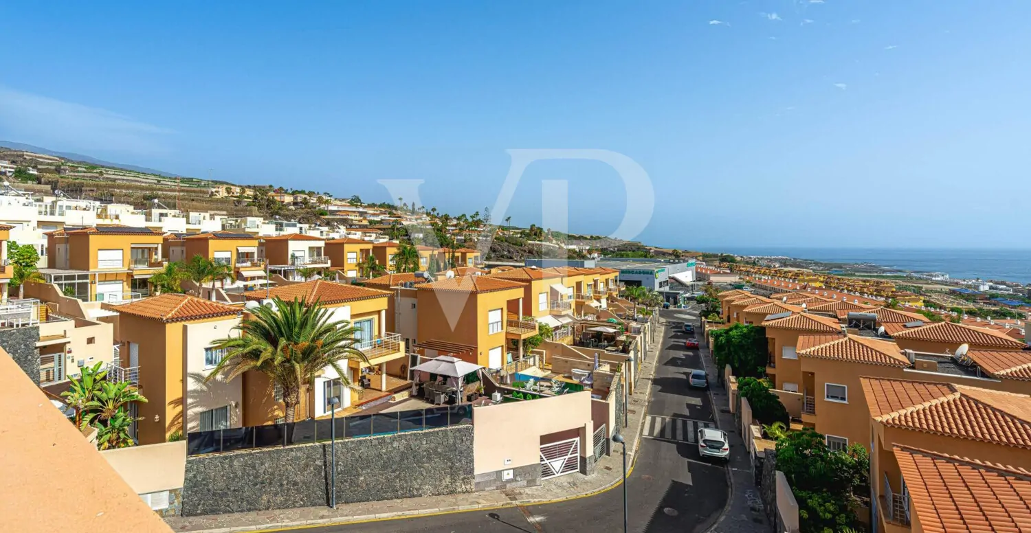 Charming end-terrace house with sea view in Puerto de Santiago