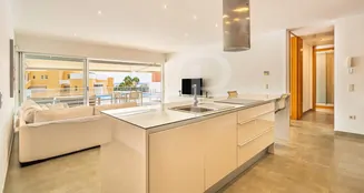 von_poll_real_estate_property_ES253185500_image_20