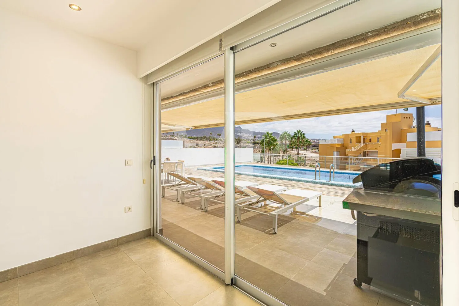 Lenyűgöző apartman saját medencével La Caletában