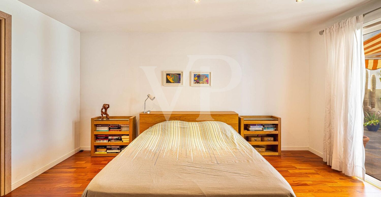 Charming Corner Apartment in Playa Paraíso with a Large Terrace
