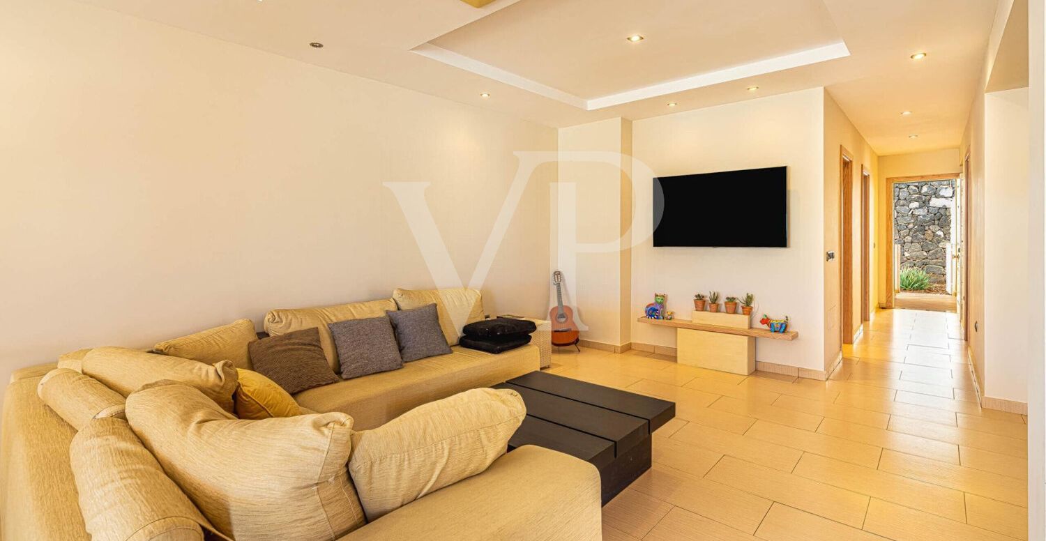 Charming Corner Apartment in Playa Paraíso with a Large Terrace