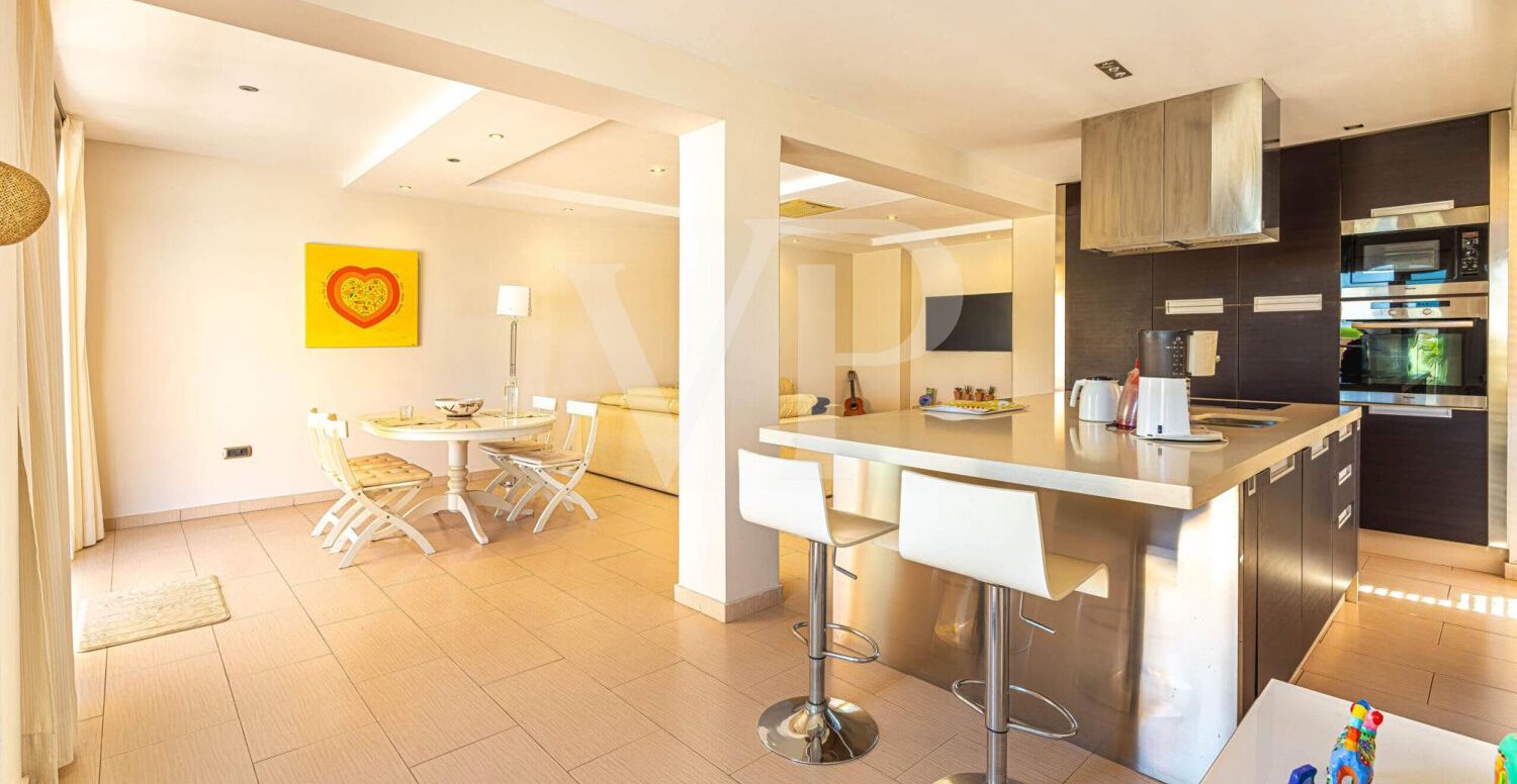 Charming Corner Apartment in Playa Paraíso with a Large Terrace