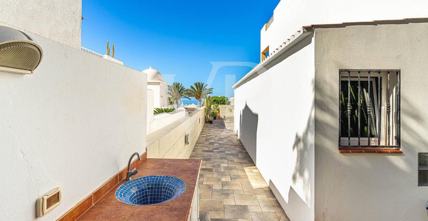 Charming Corner Apartment in Playa Paraíso with a Large Terrace