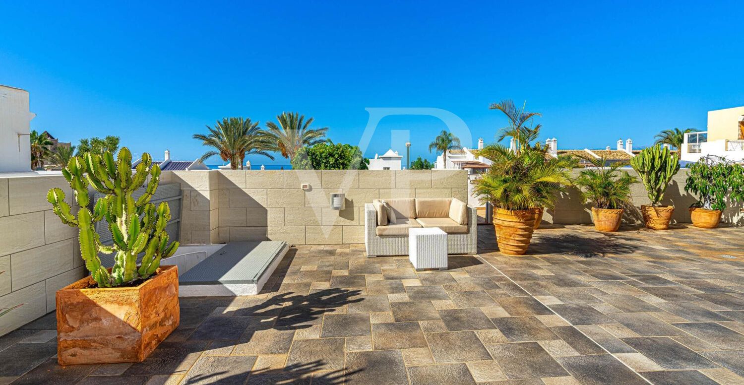 Charming Corner Apartment in Playa Paraíso with a Large Terrace