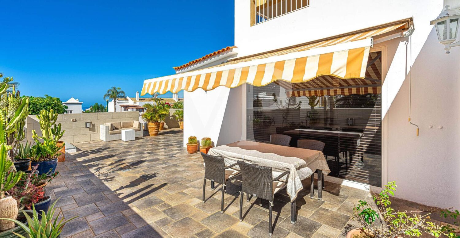 Charming Corner Apartment in Playa Paraíso with a Large Terrace