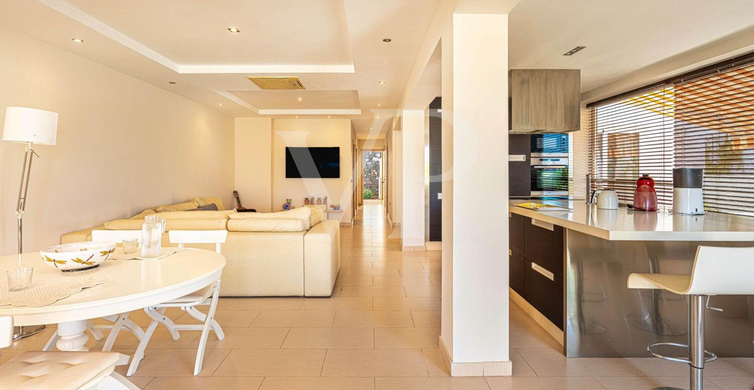 Charming Corner Apartment in Playa Paraíso with a Large Terrace