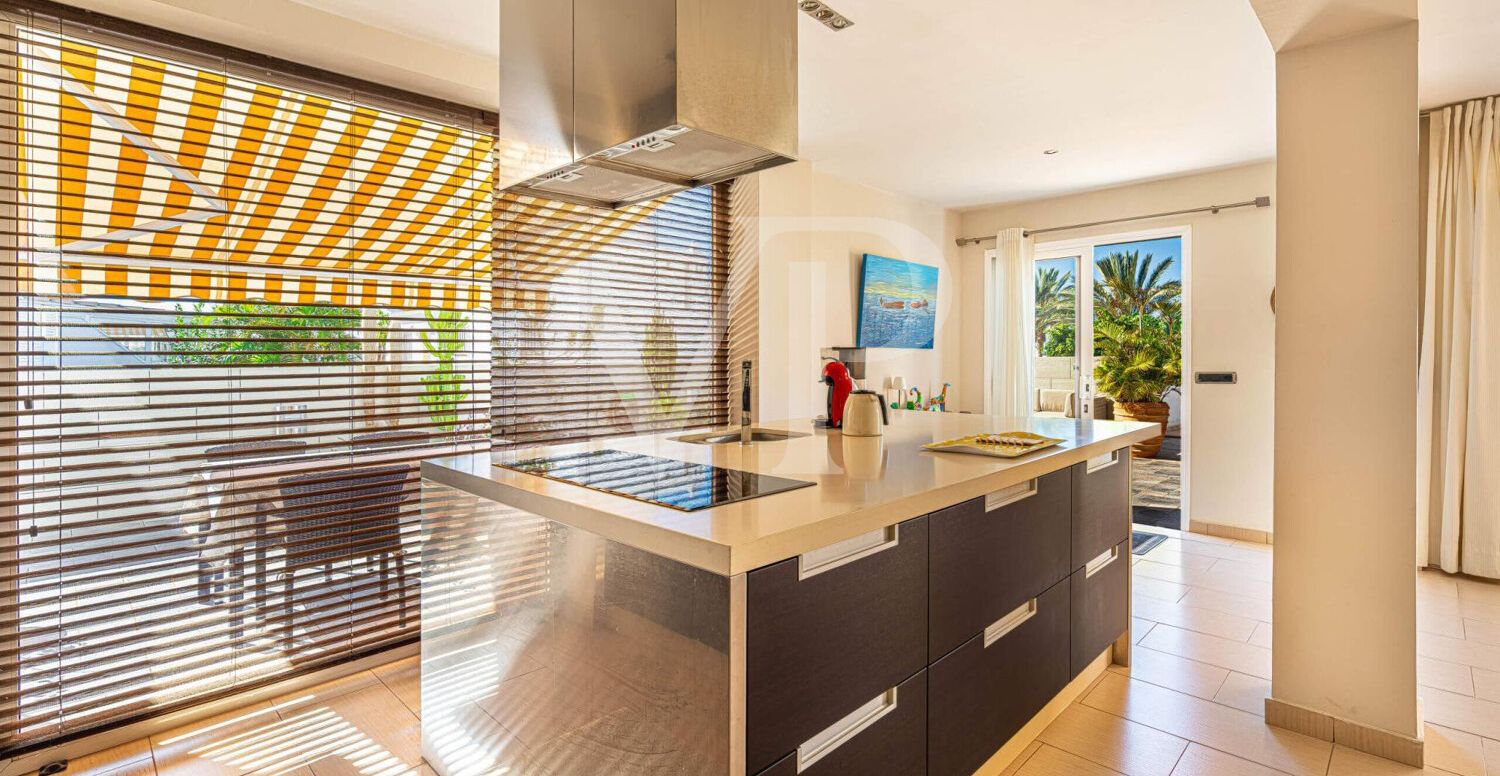 Charming Corner Apartment in Playa Paraíso with a Large Terrace