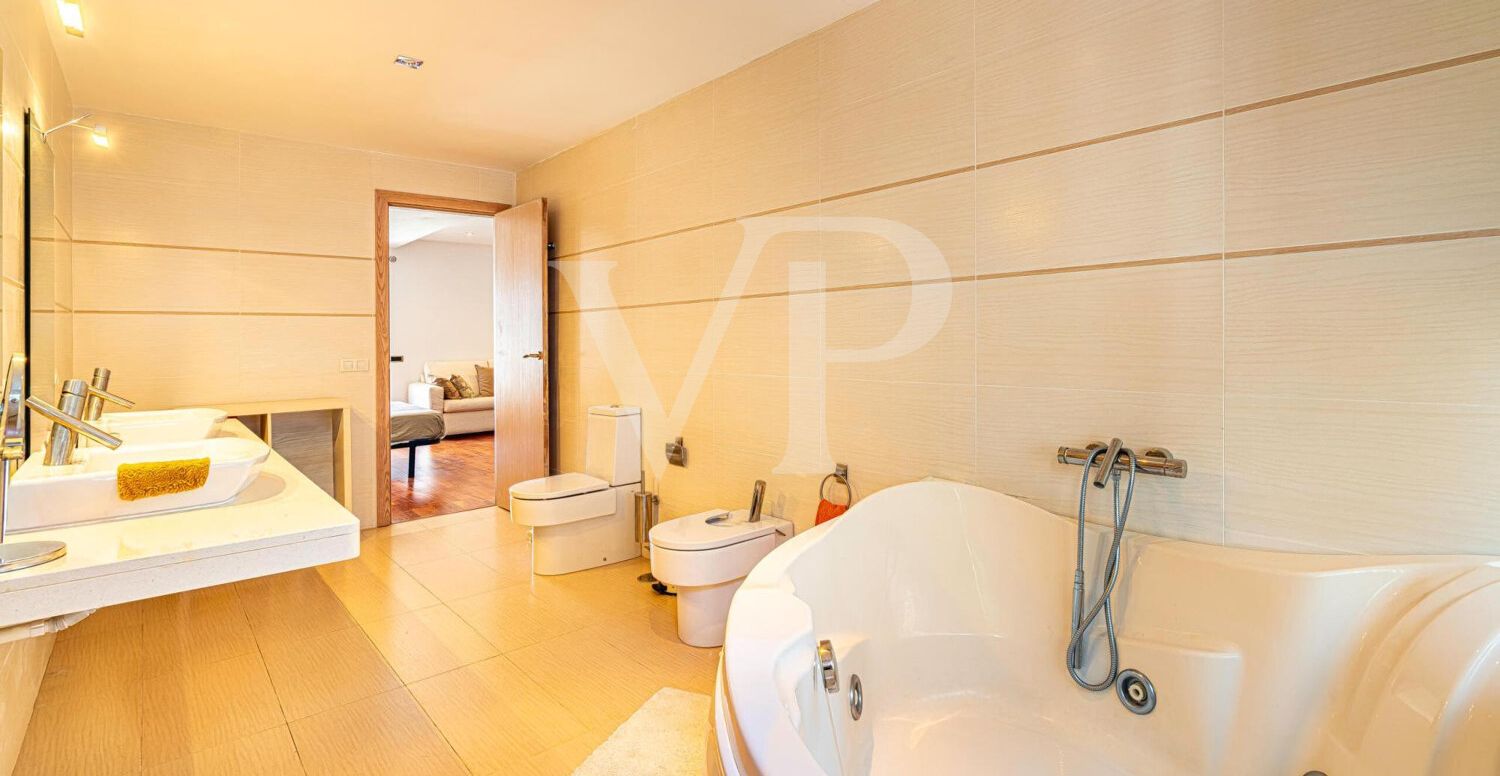 Charming Corner Apartment in Playa Paraíso with a Large Terrace