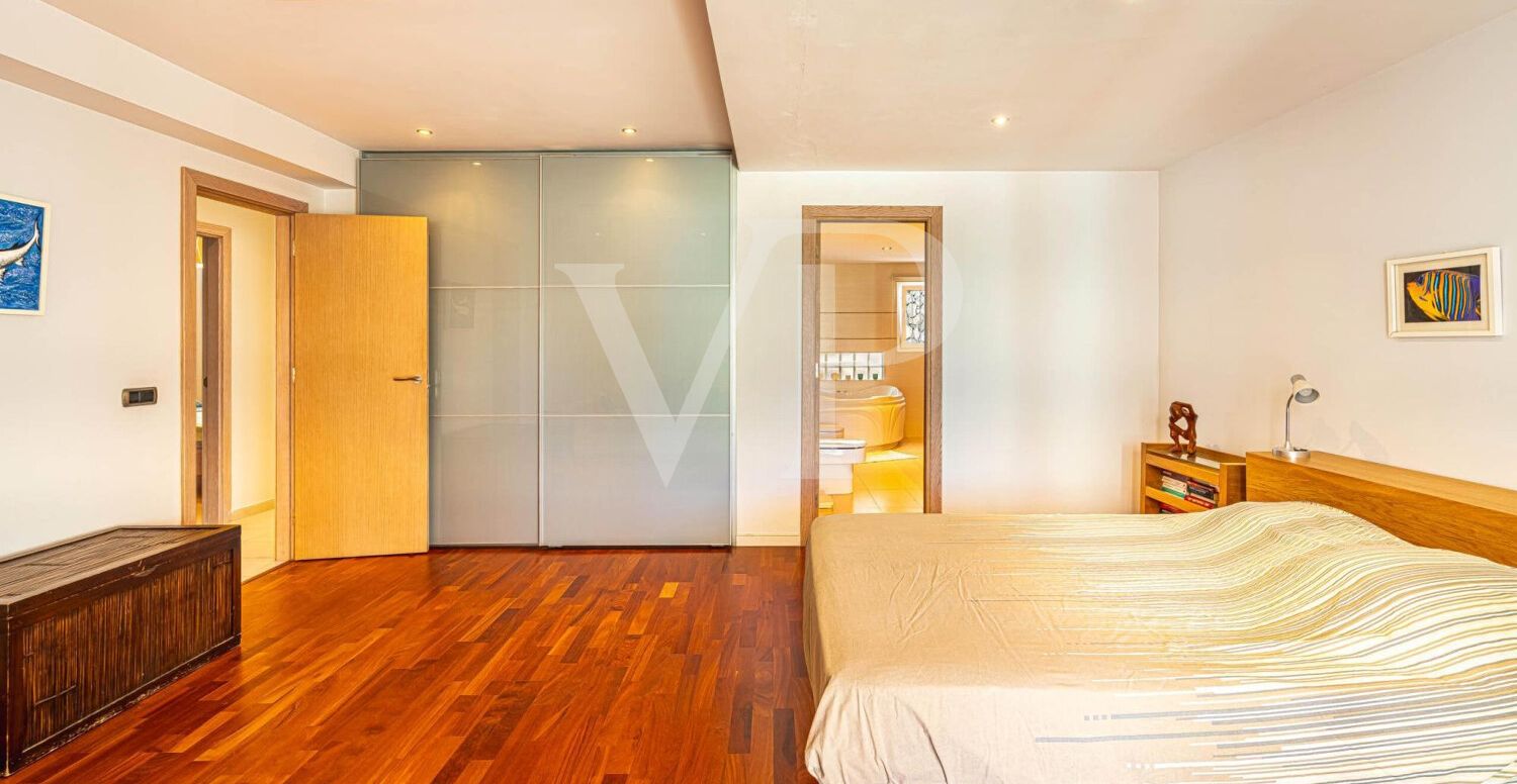 Charming Corner Apartment in Playa Paraíso with a Large Terrace