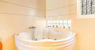 von_poll_real_estate_property_ES253185584_image_41