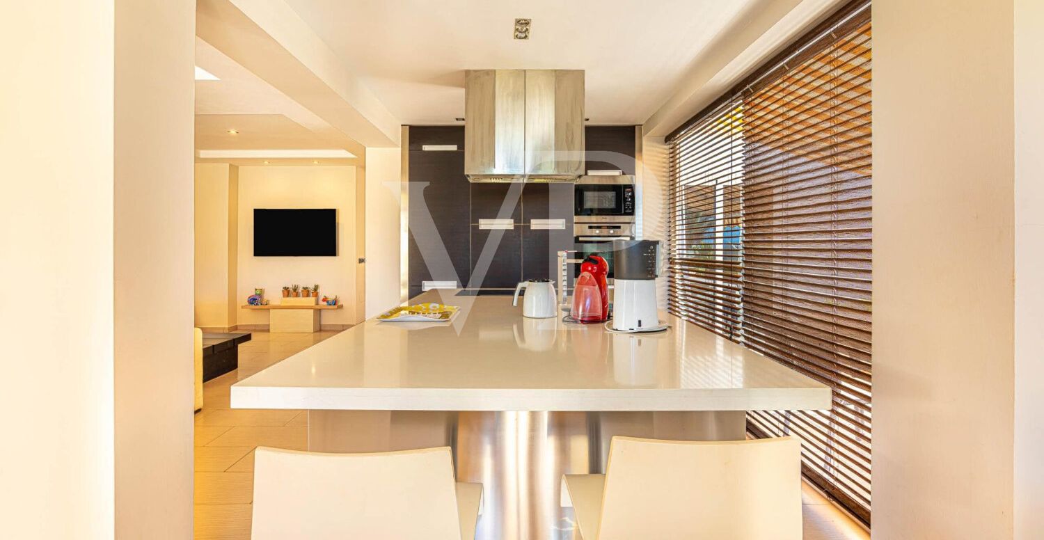 Charming Corner Apartment in Playa Paraíso with a Large Terrace