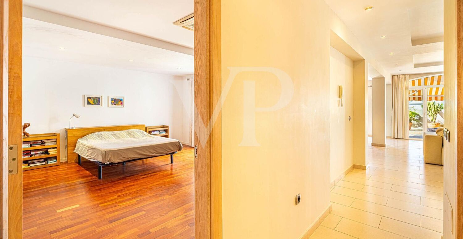 Charming Corner Apartment in Playa Paraíso with a Large Terrace