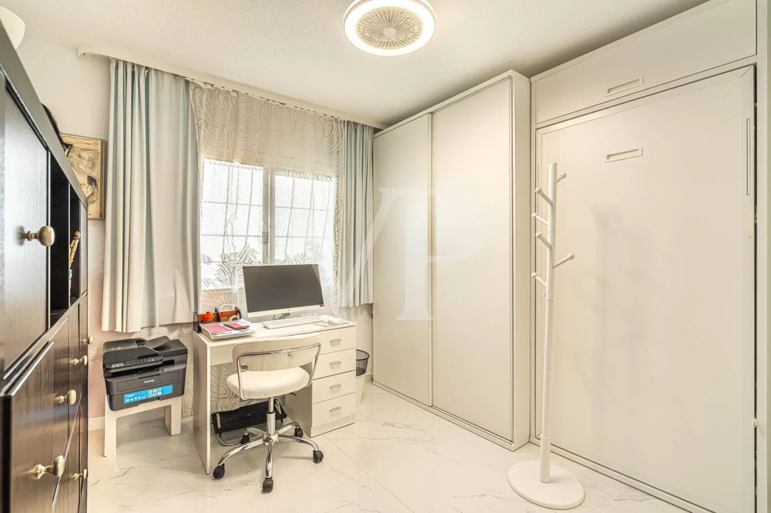 Attraktive zwei Schlafzimmer Wohnung in Strandlage