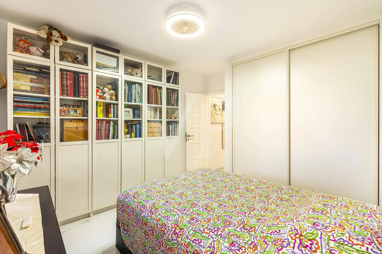 Attraktive zwei Schlafzimmer Wohnung in Strandlage