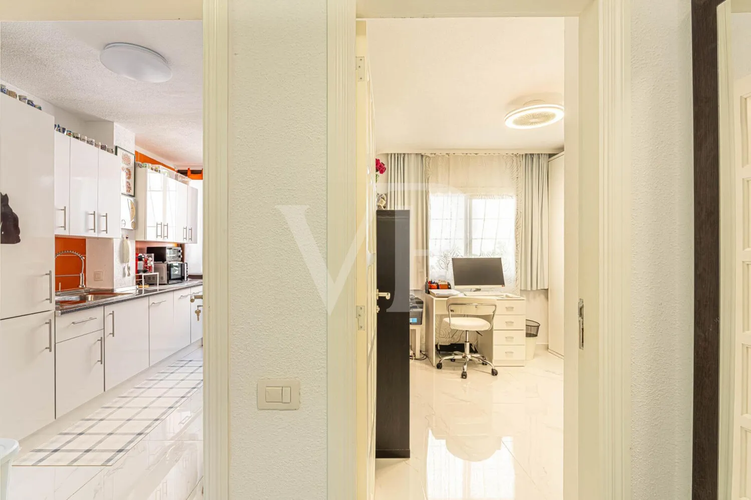 Attraktive zwei Schlafzimmer Wohnung in Strandlage