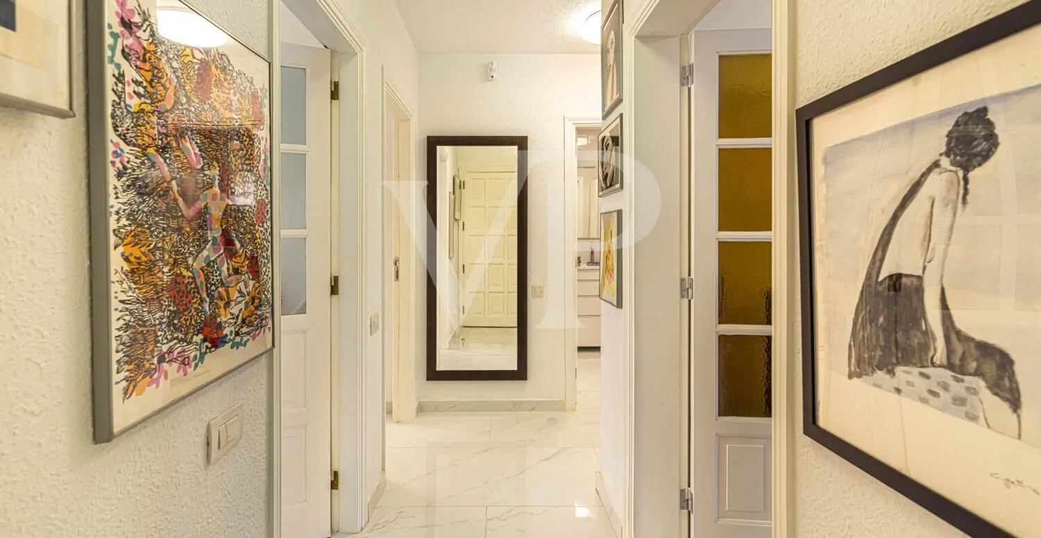 Attraktive zwei Schlafzimmer Wohnung in Strandlage