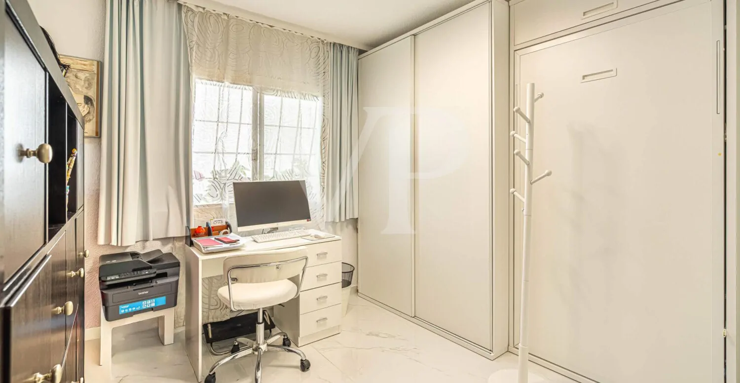 Attraktive zwei Schlafzimmer Wohnung in Strandlage