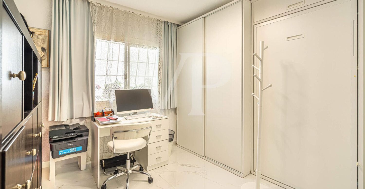Atractivo apartamento de 2 dormitorios con amplia terraza en ubicación privilegiada