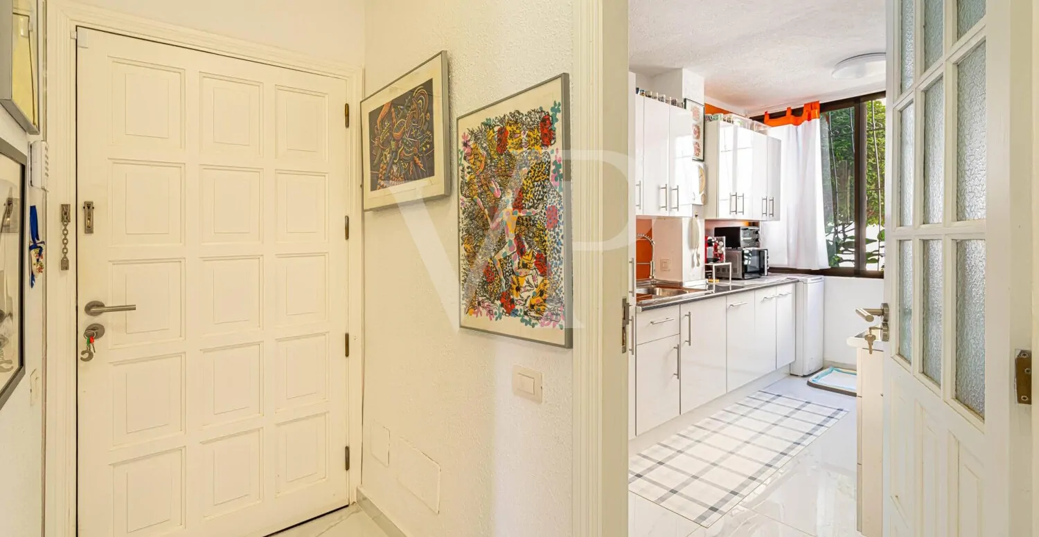 Attraktive zwei Schlafzimmer Wohnung in Strandlage