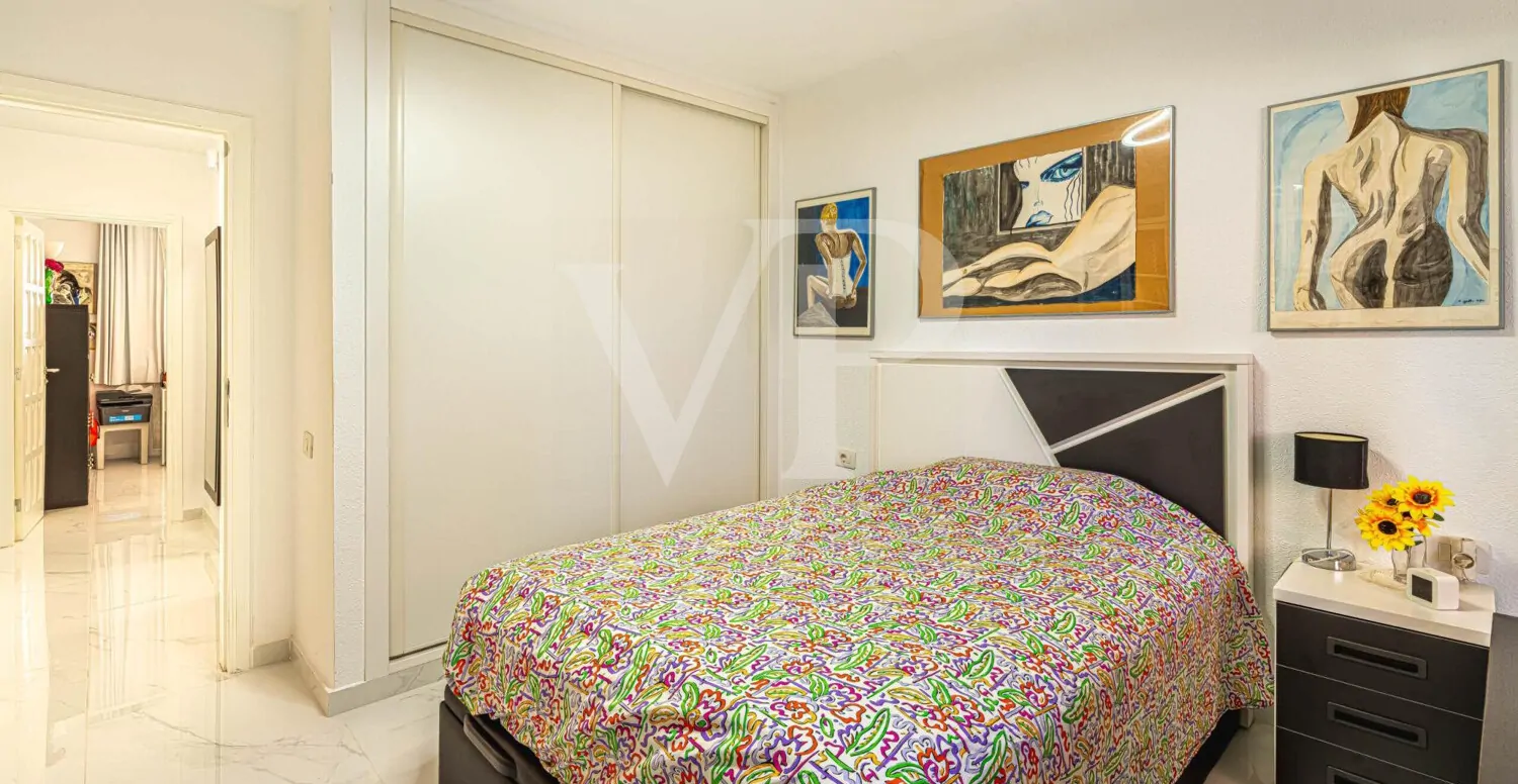 Attraktive zwei Schlafzimmer Wohnung in Strandlage