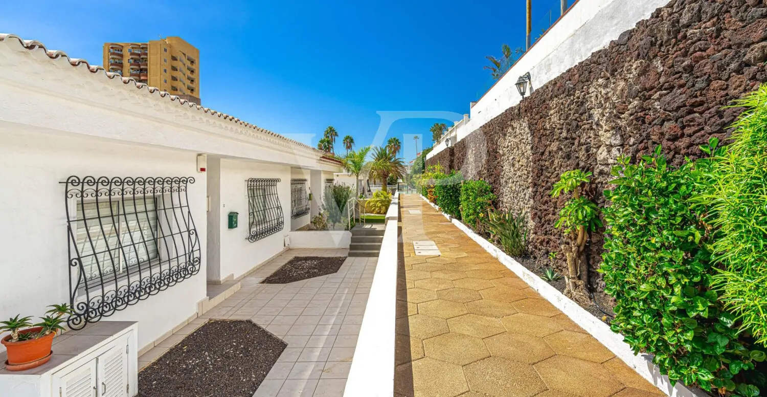 Attraktive zwei Schlafzimmer Wohnung in Strandlage