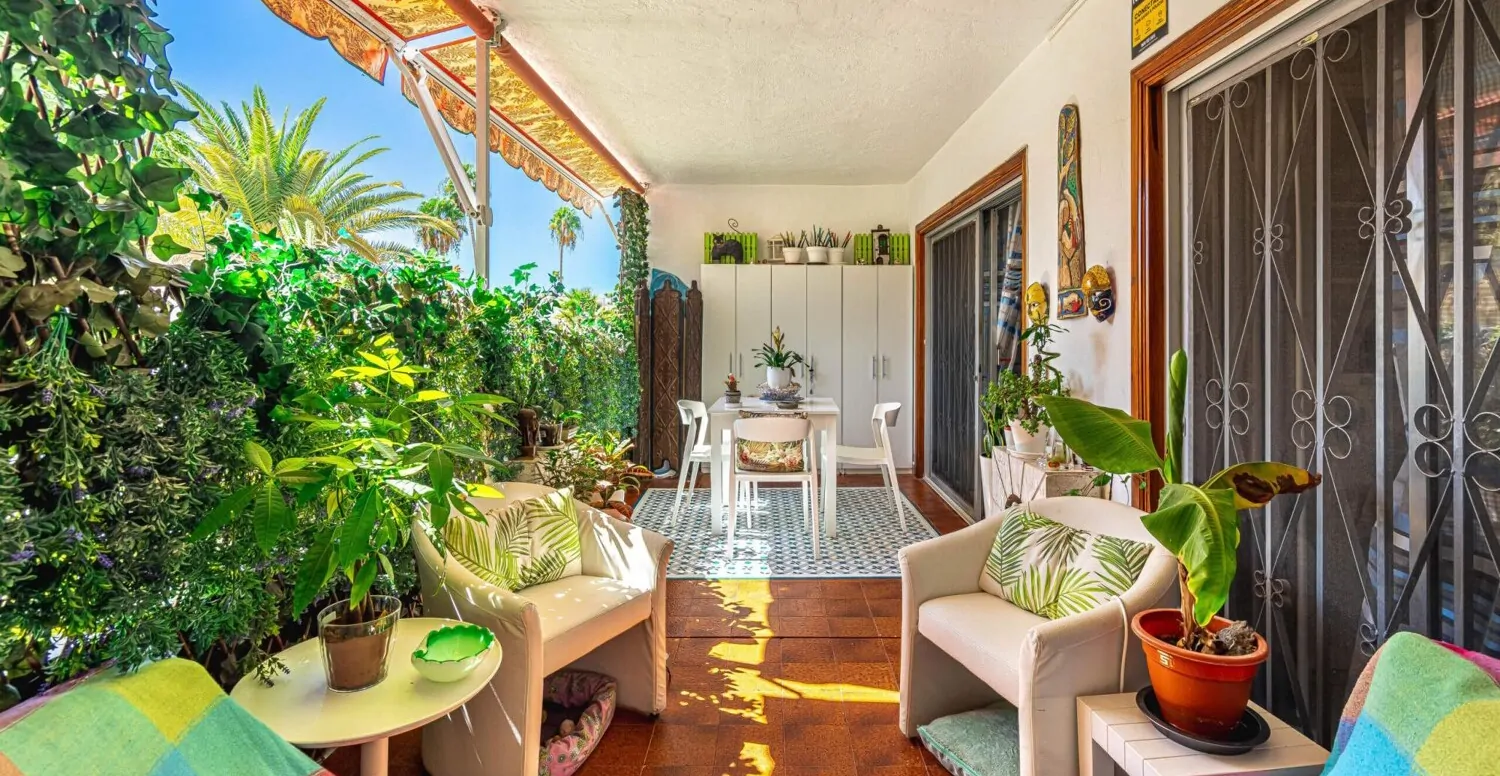 Attraktive zwei Schlafzimmer Wohnung in Strandlage