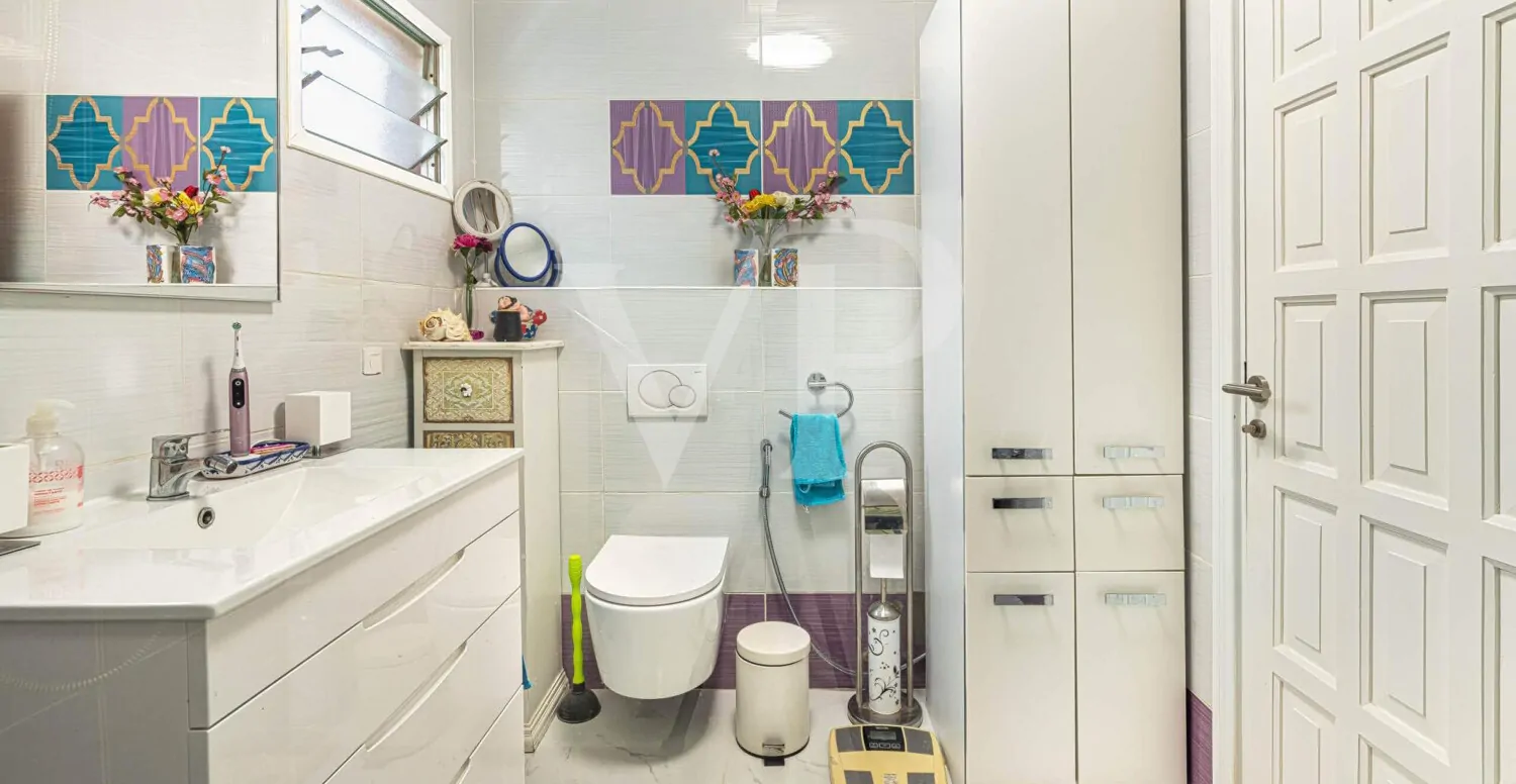 Attraktive zwei Schlafzimmer Wohnung in Strandlage