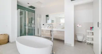 von_poll_real_estate_property_ES253185676_image_15