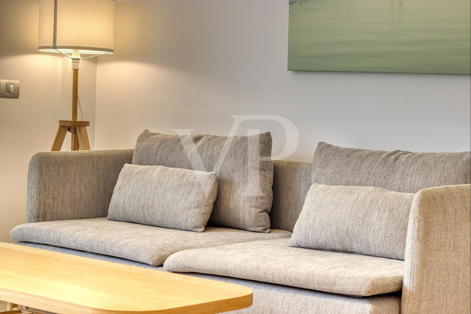 Moderne Erdgeschosswohnung im Herzen von Adeje mit Dachterrassen-Pool